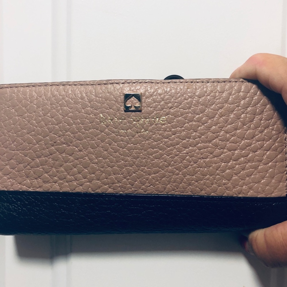 kate spade cobblestone leather wallet. Great shape